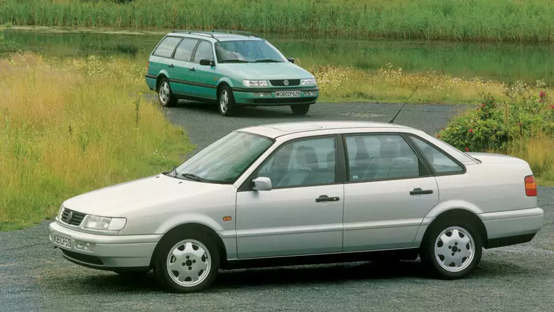Volkswagen Passat III B3/B4 (1988 - 1996) Kombi Passat Variant 1.8 GT wersja 5-drzwiowa, Benzynowy, Manualna skrzynia biegów, 1781cm3 - 107KM, 1180kg