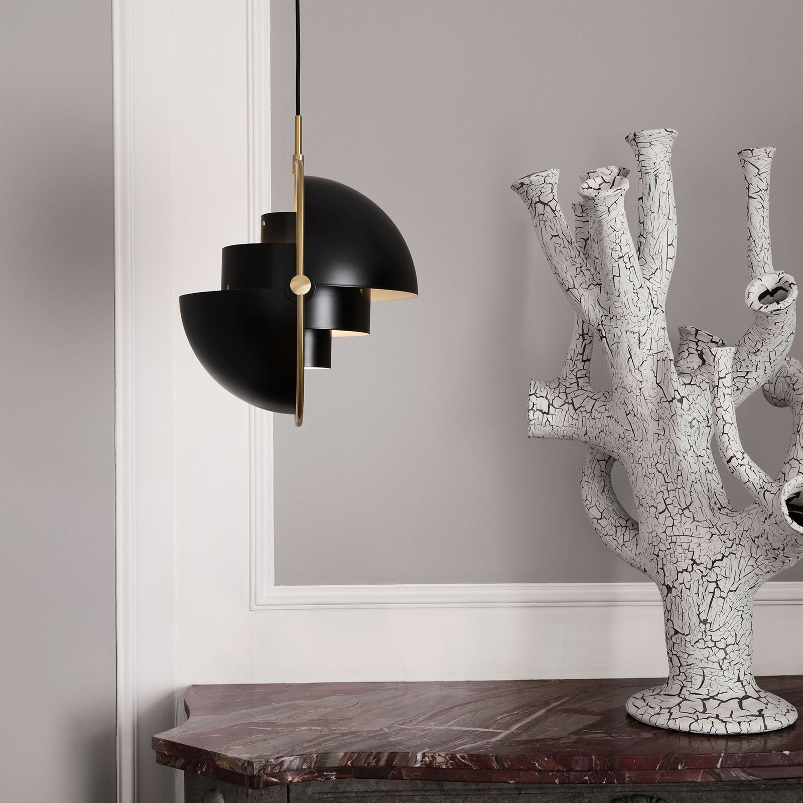 GUBI Gubi Multi-Lite lampa wisząca 32 cm mosiądz/czarna