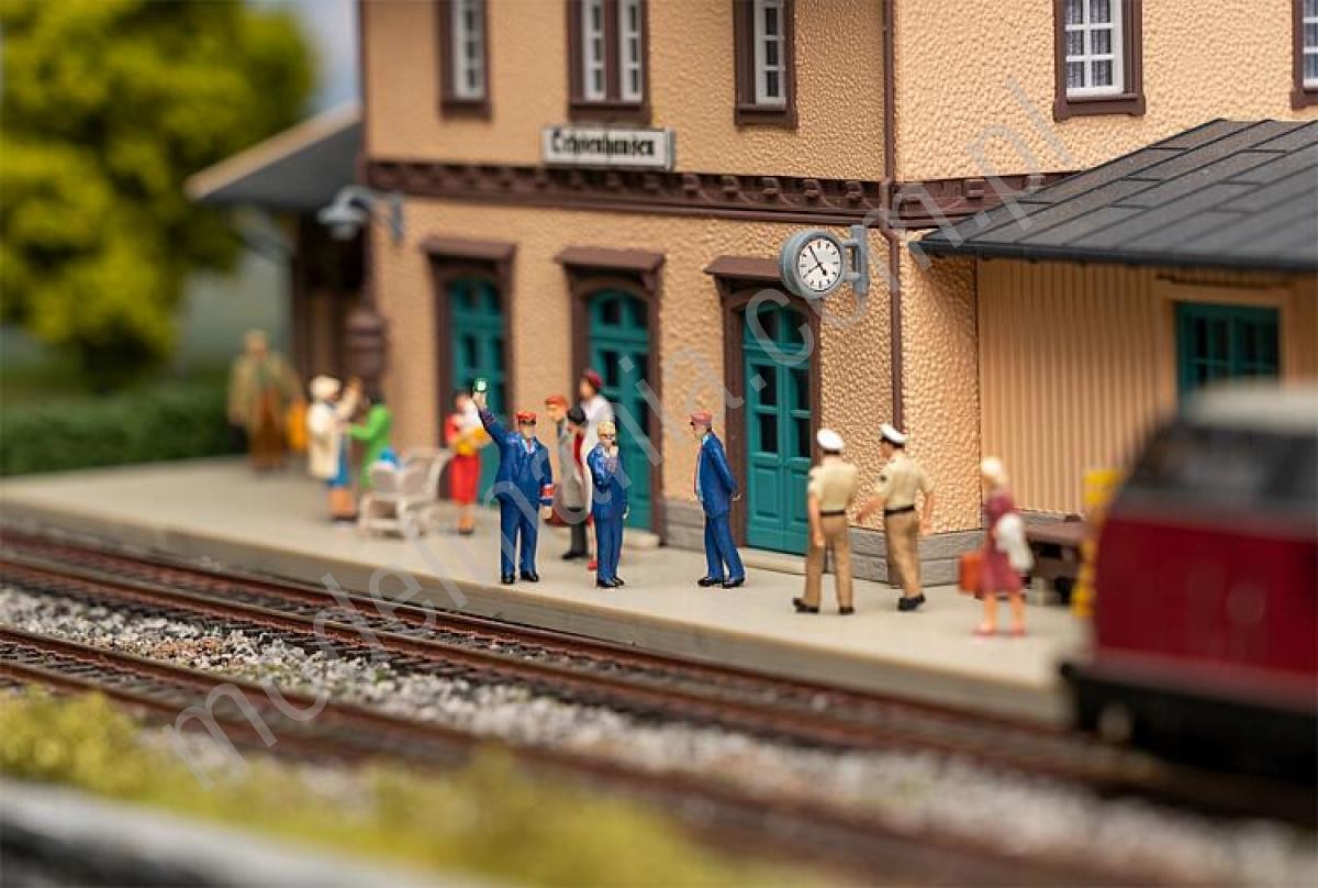 Faller Zestaw figurek z personelem kolejowym z efektami dźwiękowymi i wzmacniaczem; gwizdek dyryg 180237