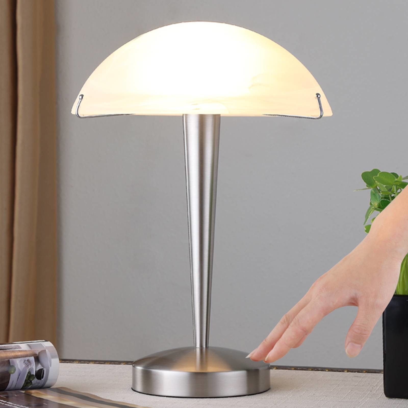 Lindby Piękna lampa stołowa Viola, matowy nikiel