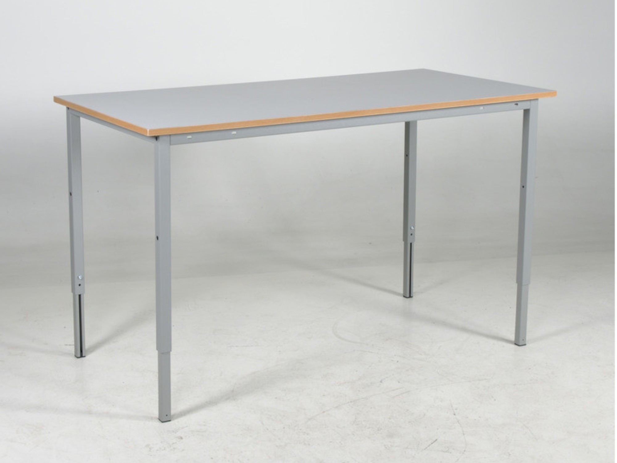 intra.se Swedmach Stół Roboczy Warsztatowy, Regulowany Manualnie, Blat 200Mm, 150 Kg