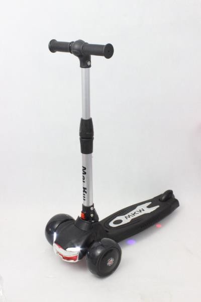 Norimpex Hulajnoga Auto ze światłem 2 kolory NO-1003385