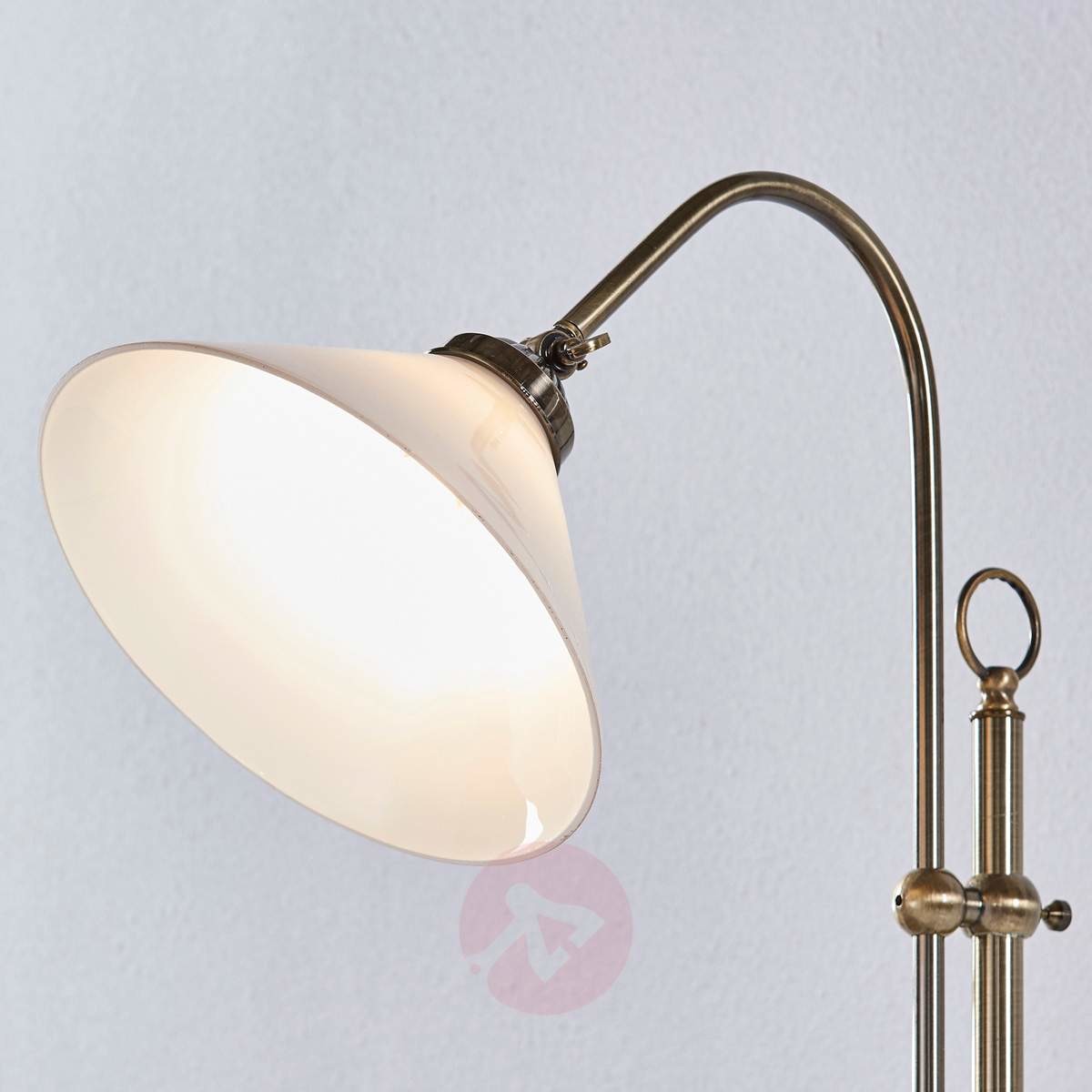 LAMPENWELT.COM Piękna lampa stojąca Otis w kol. post. mosiądzu
