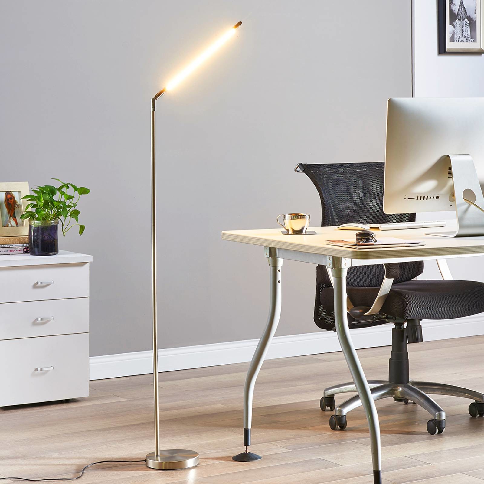 LINDBY Minimalistyczna lampa stojąca LED Jabbo do czyt.
