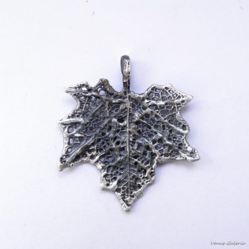 Zawieszka srebrna- Szary klon duży 1455
