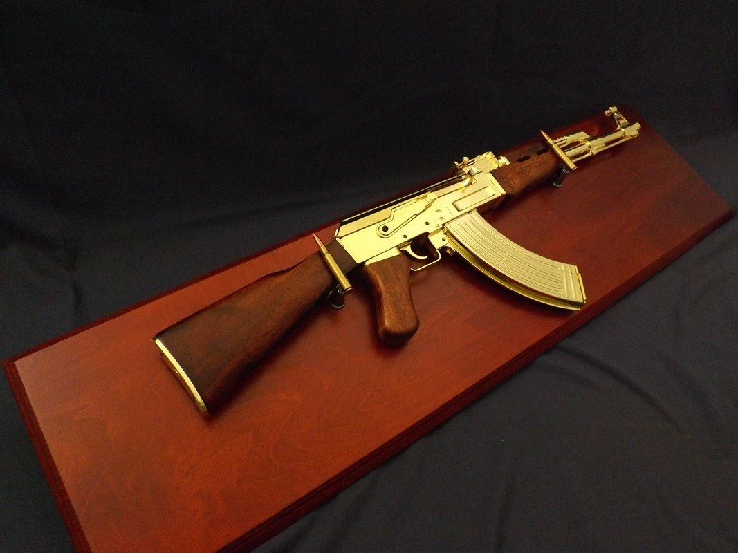Denix SA REPLIKA KARABIN AK47, ZSRR 1947r NA TABLO MODEL 1086L+TD+34 1086L+TD+34