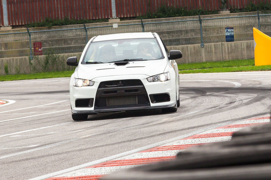 Szkolenie plus jazda sportowymi samochodami cała Polska - Super Pakiet VIP Extreme - 3 okrążenia SPV3