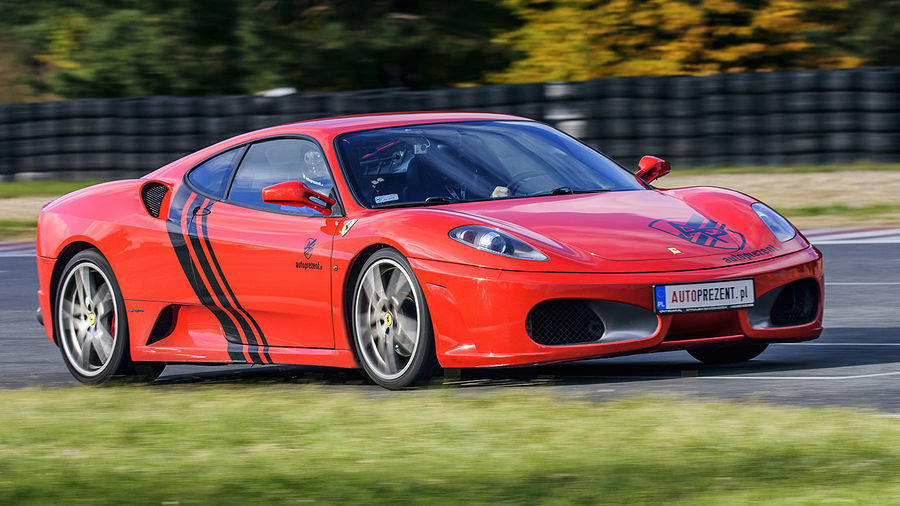 Jazda Ferrari i Nissan GTR - kierowca - Tor Toruń - 2 okrążenia JFNT