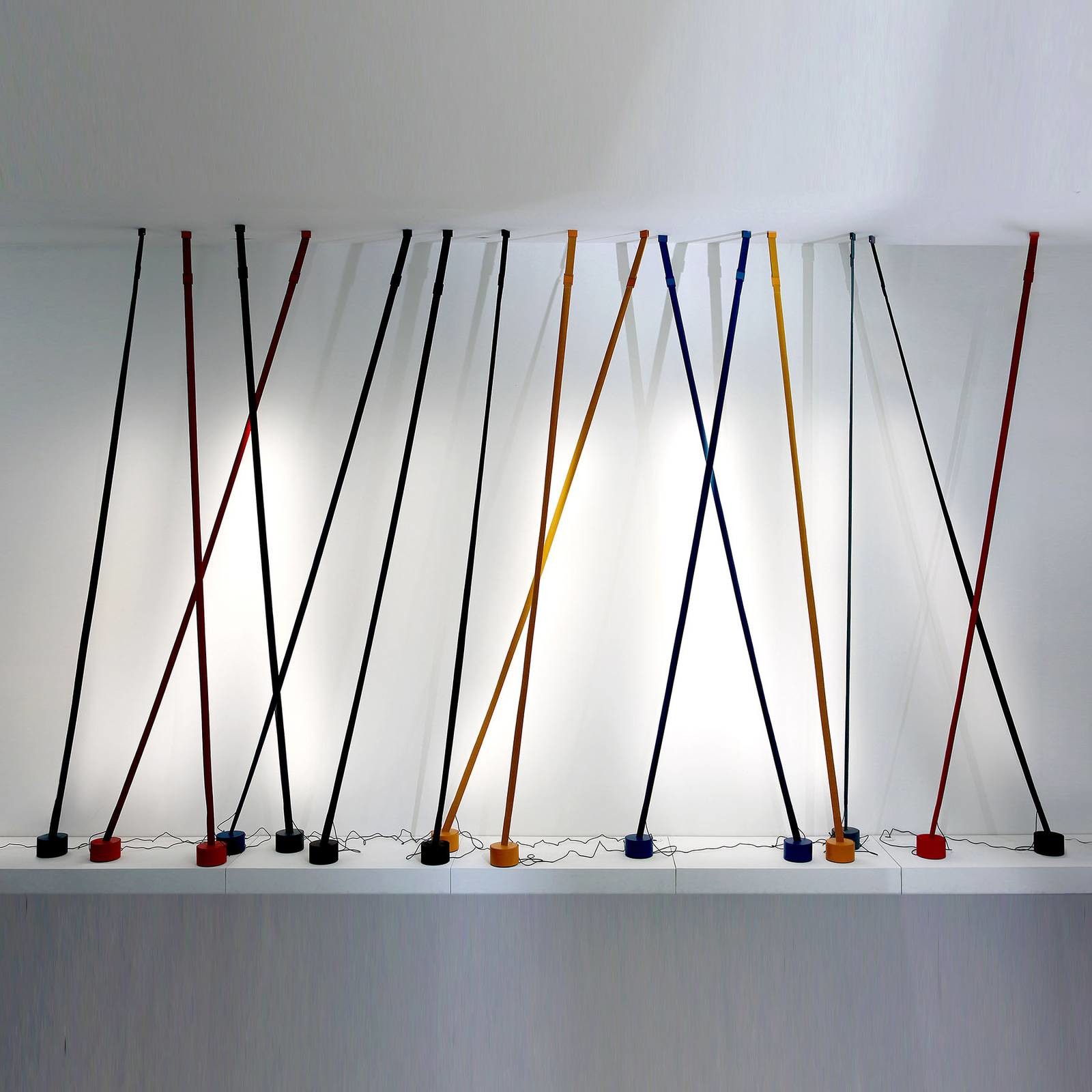 MARTINELLI LUCE Martinelli Luce Elastica lampa podłogowa, szara