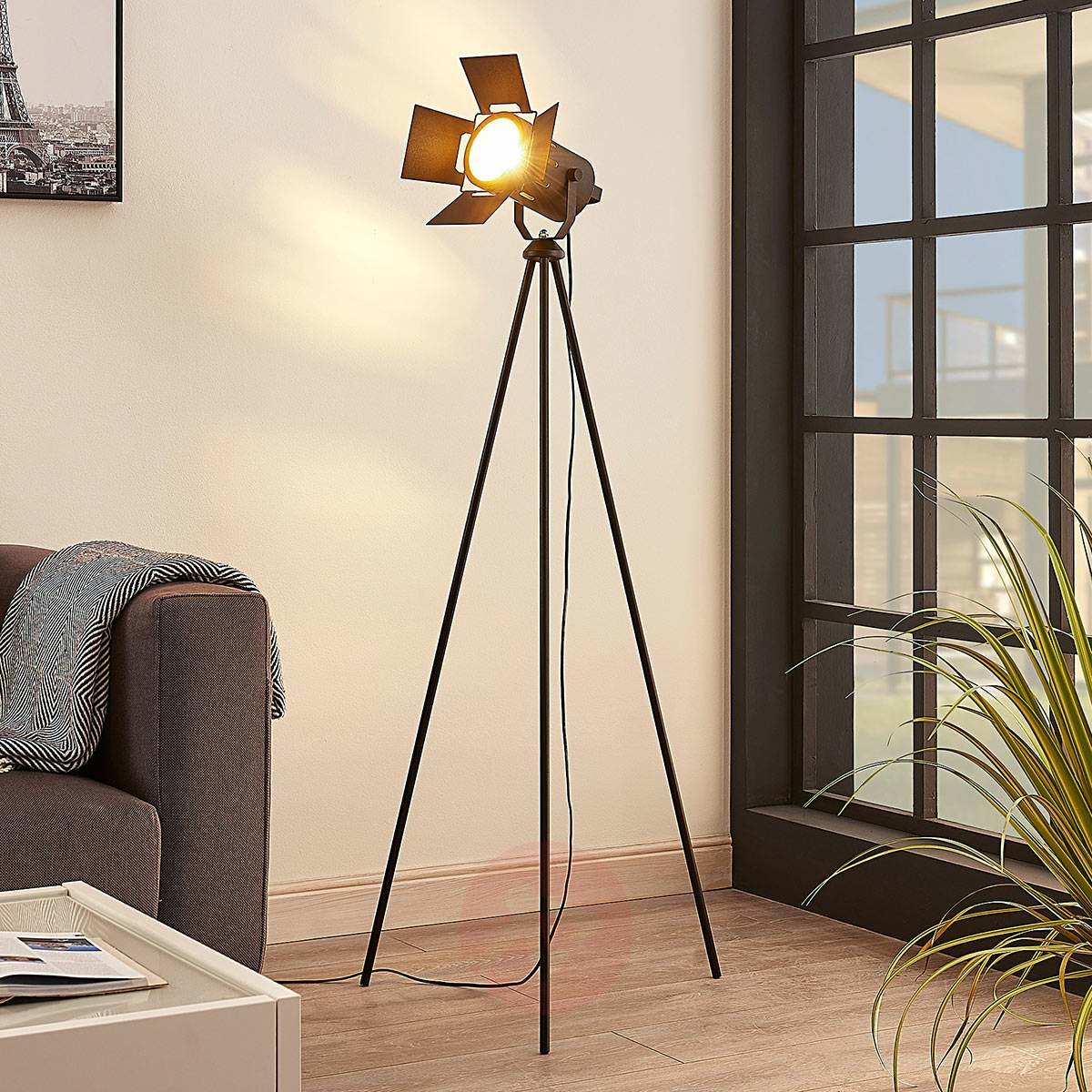 Lampenwelt com Trójnożna lampa stojąca Devon w kolorze czarnym