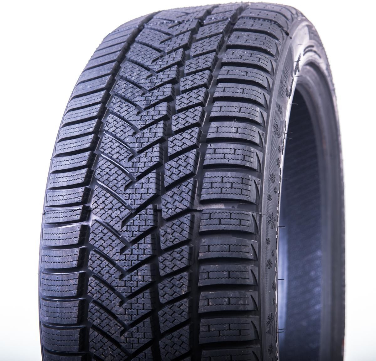 Sunny NW211 235/45R17 97V