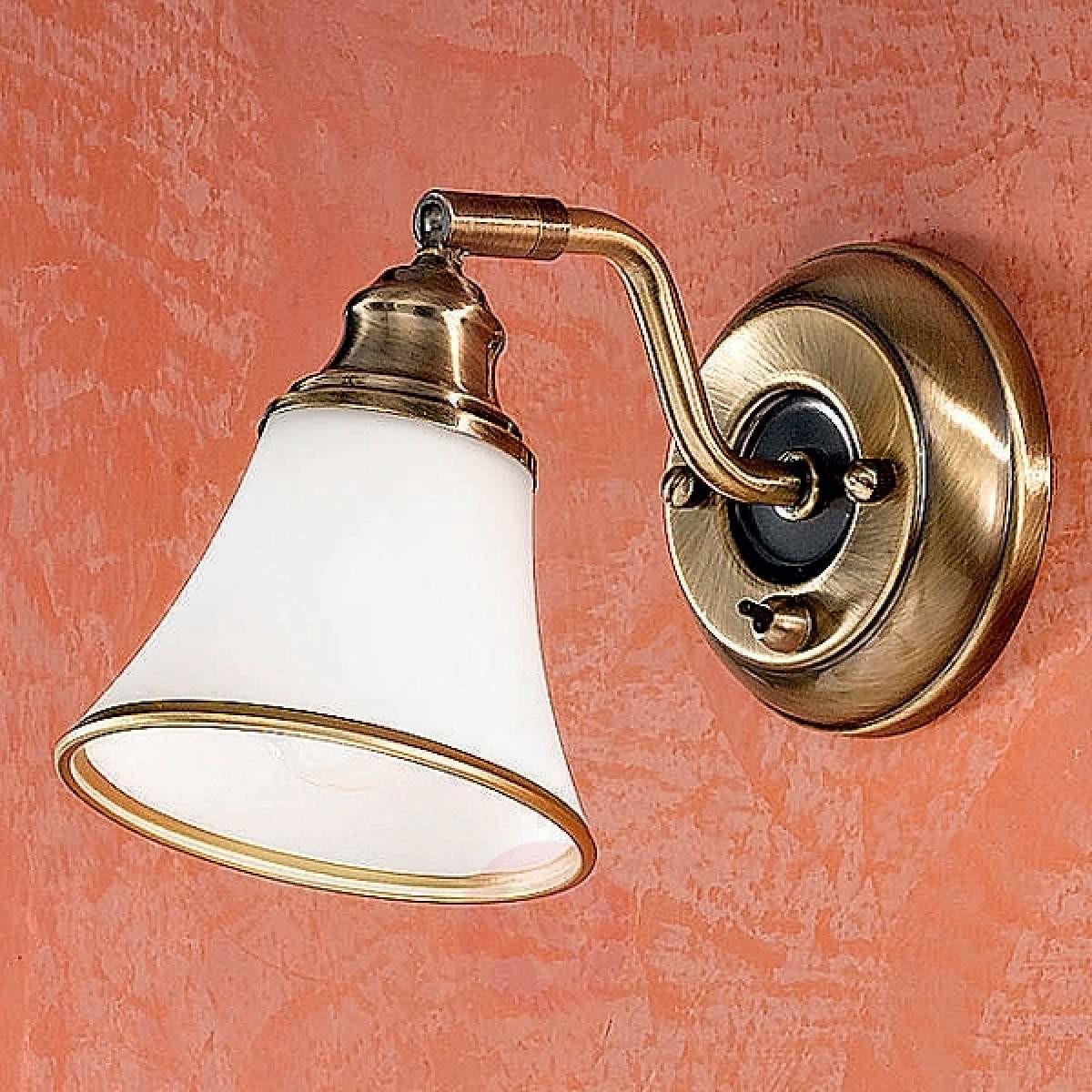 Klasyczna lampa ścienna TILDA z regulowaną głowicą