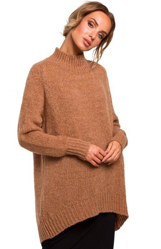 SukienkiShop Sweter damski oversize asymetryczny sweter z wełną brązowy - SukienkiShop