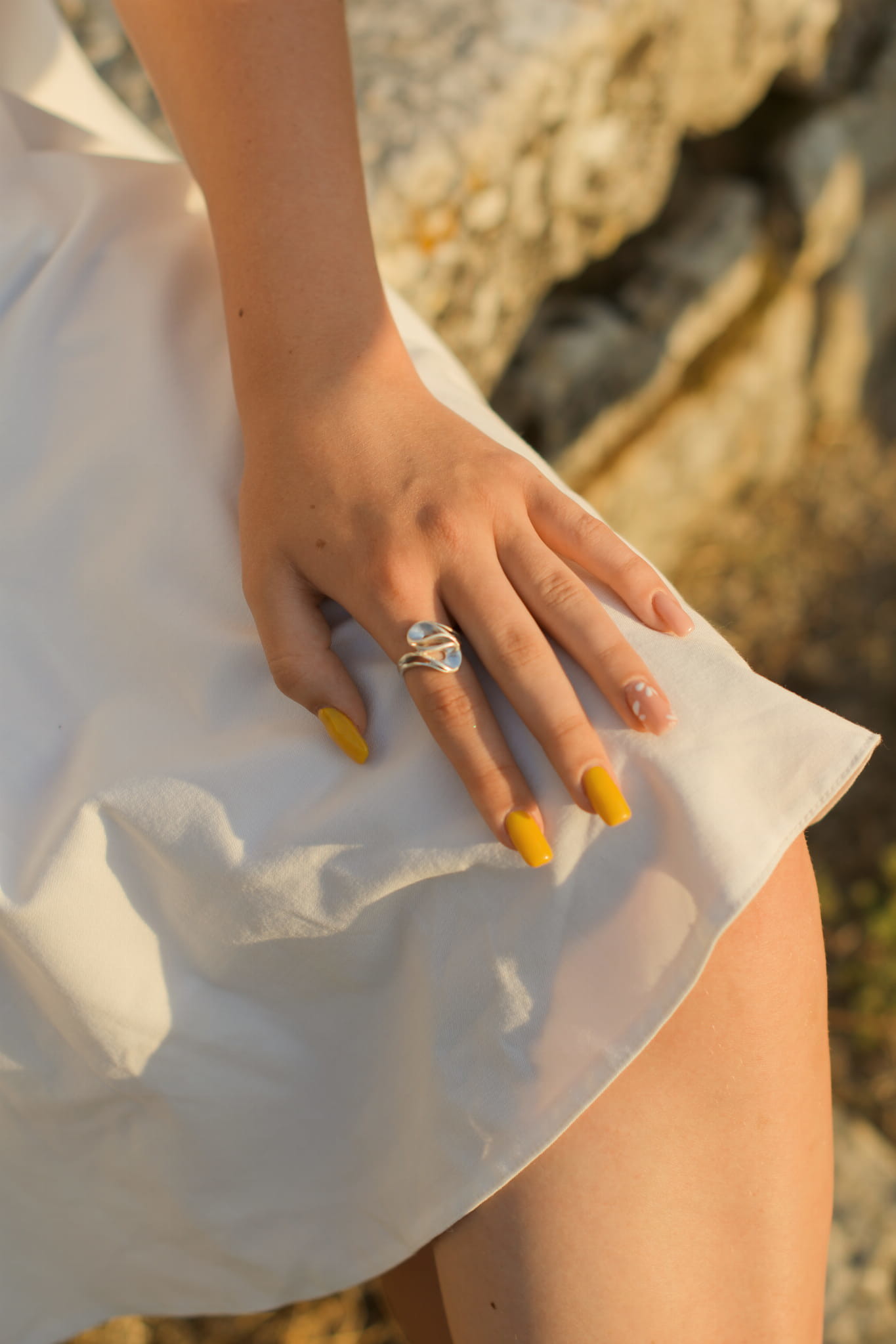 Venus Galeria Fala biała - pierścionek srebrny