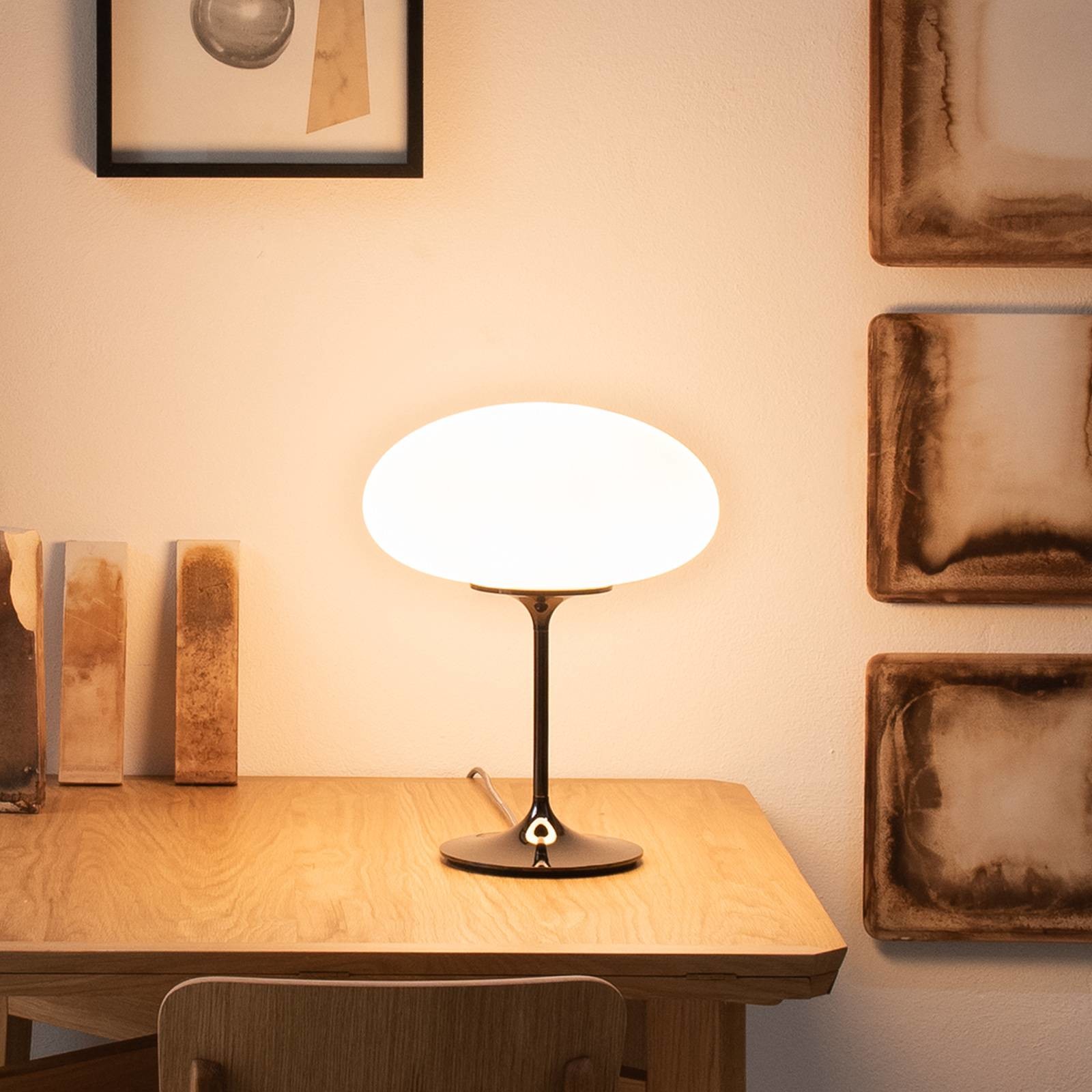 GUBI GUBI Stemlite lampa stołowa, czarna-chromowa 42 cm