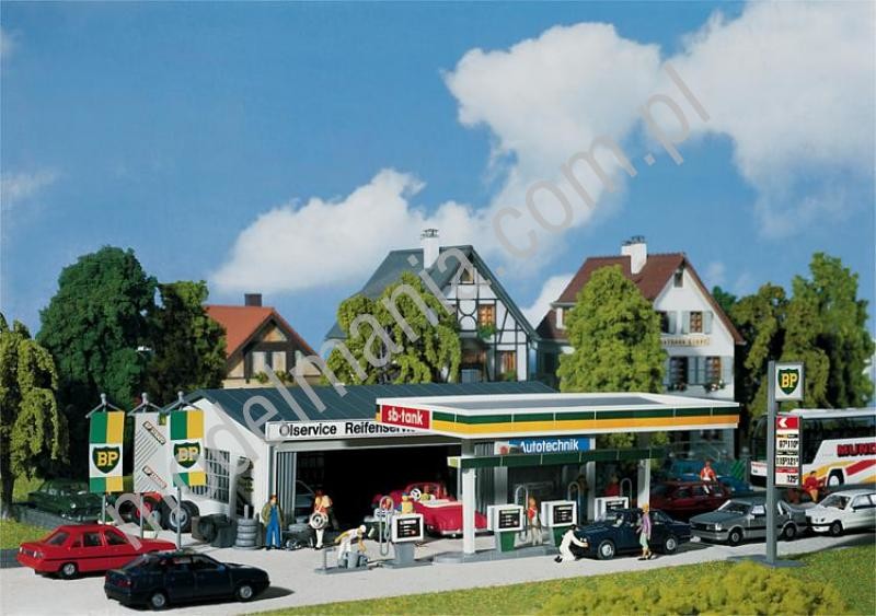 Faller Stacja paliw z warsztatem 130345