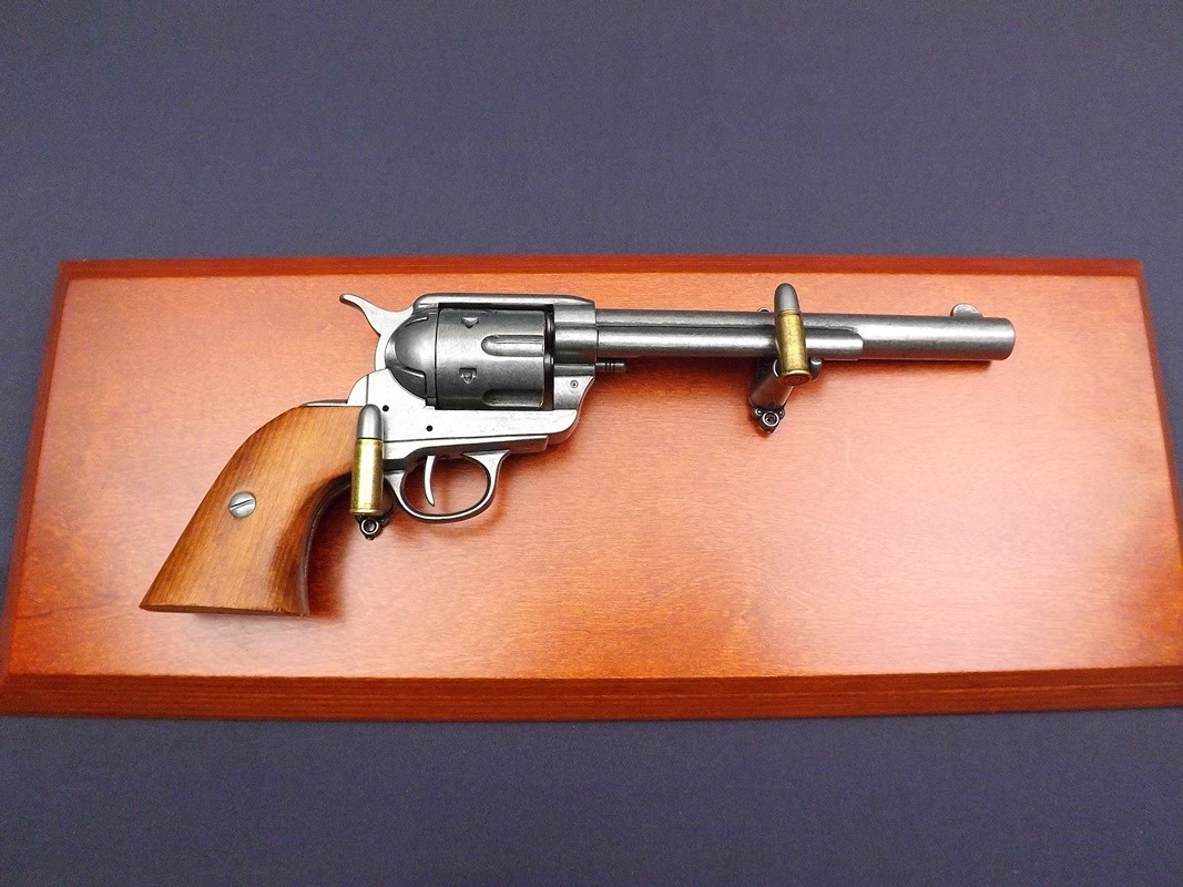 Denix SA REPLIKA REWOLWER COLT.45 NA TABLO MODEL 1107G+TM+35 1107G+TM+35