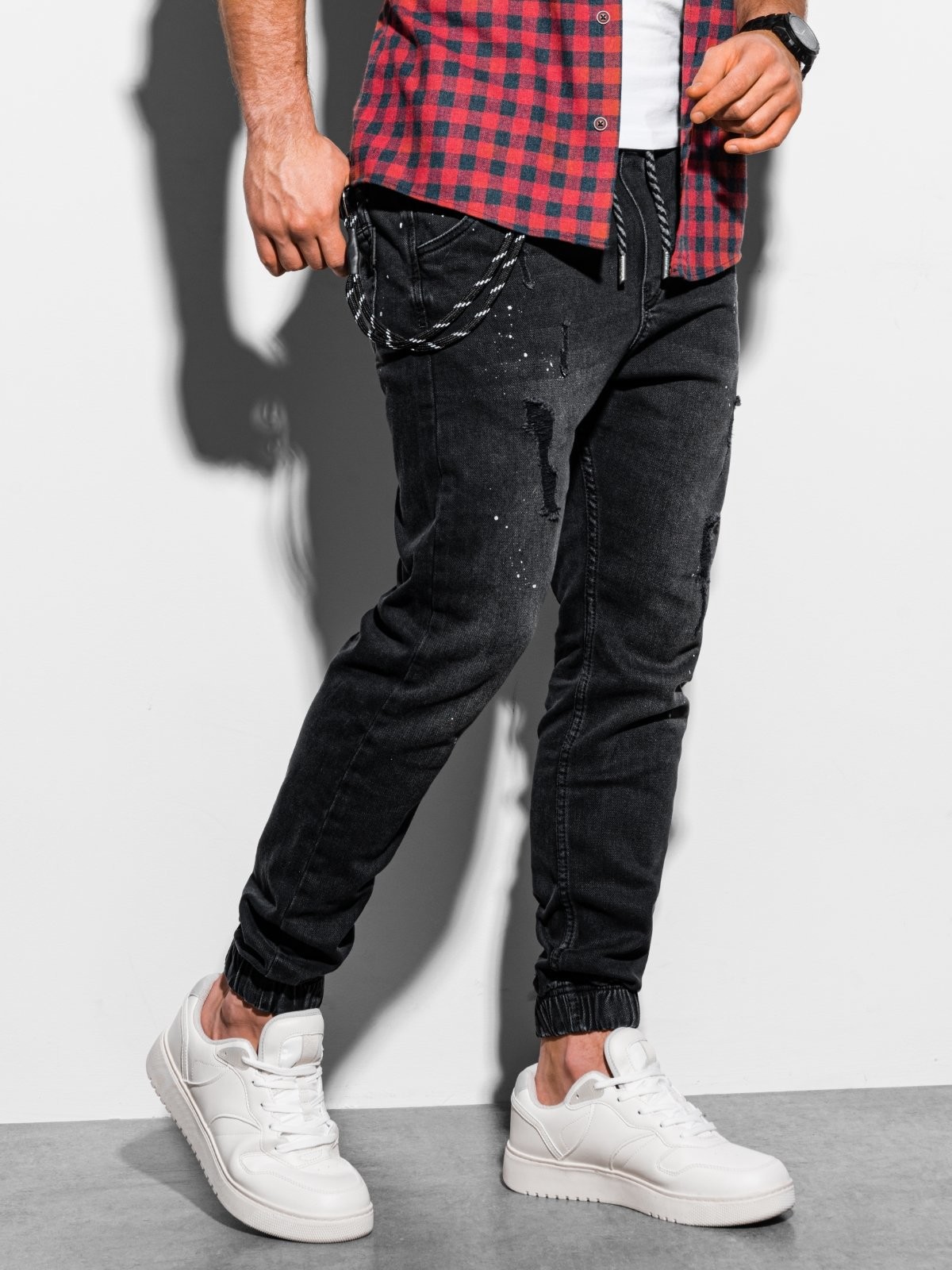 Ombre Spodnie męskie jeansowe joggery P939 - czarne