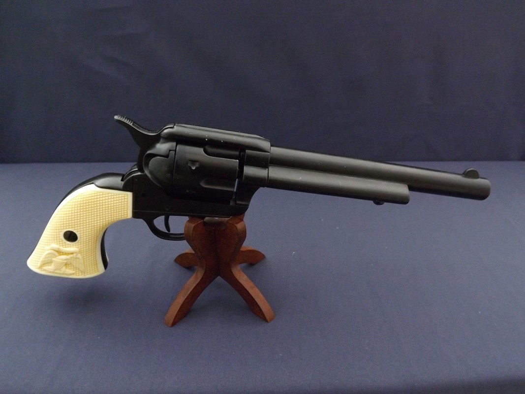 Denix SA REPLIKA REWOLWERU PEACEMAKER S.COLT NA STOJAKU MODEL 1109N+800 1109N+800