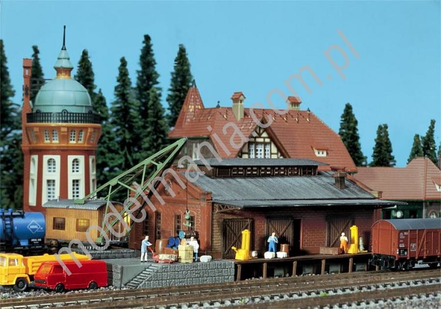 Faller Magazyn z dźwigiem 222180