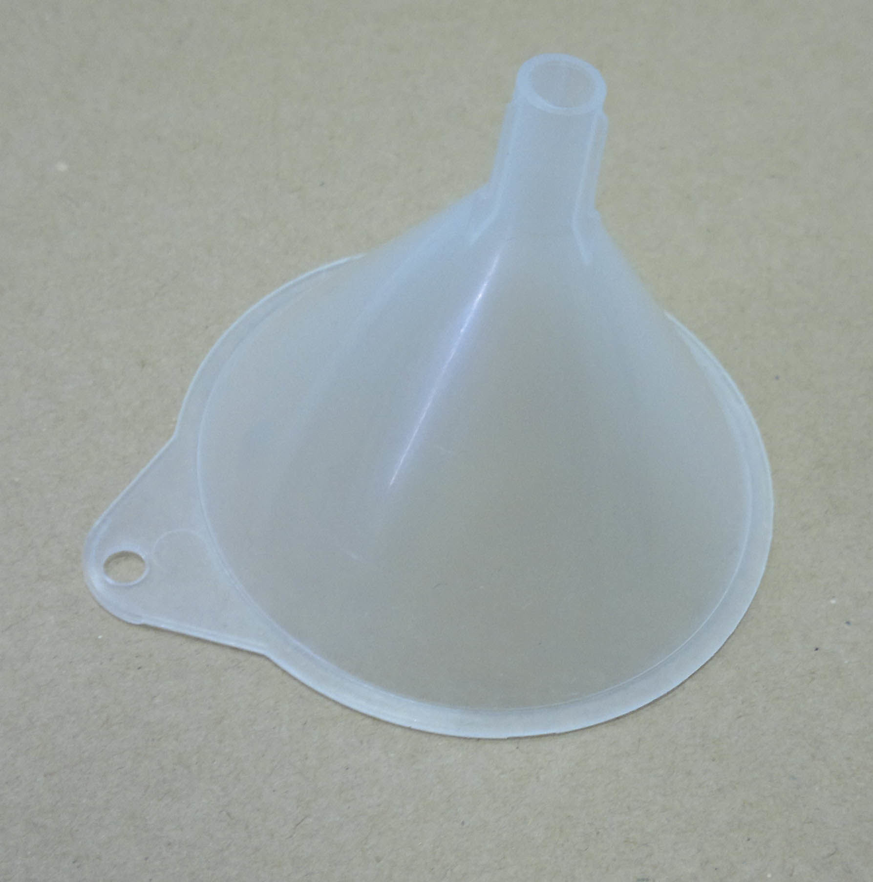 Lejek plastikowy ułatwiający napełnianie kartridży catalog96384