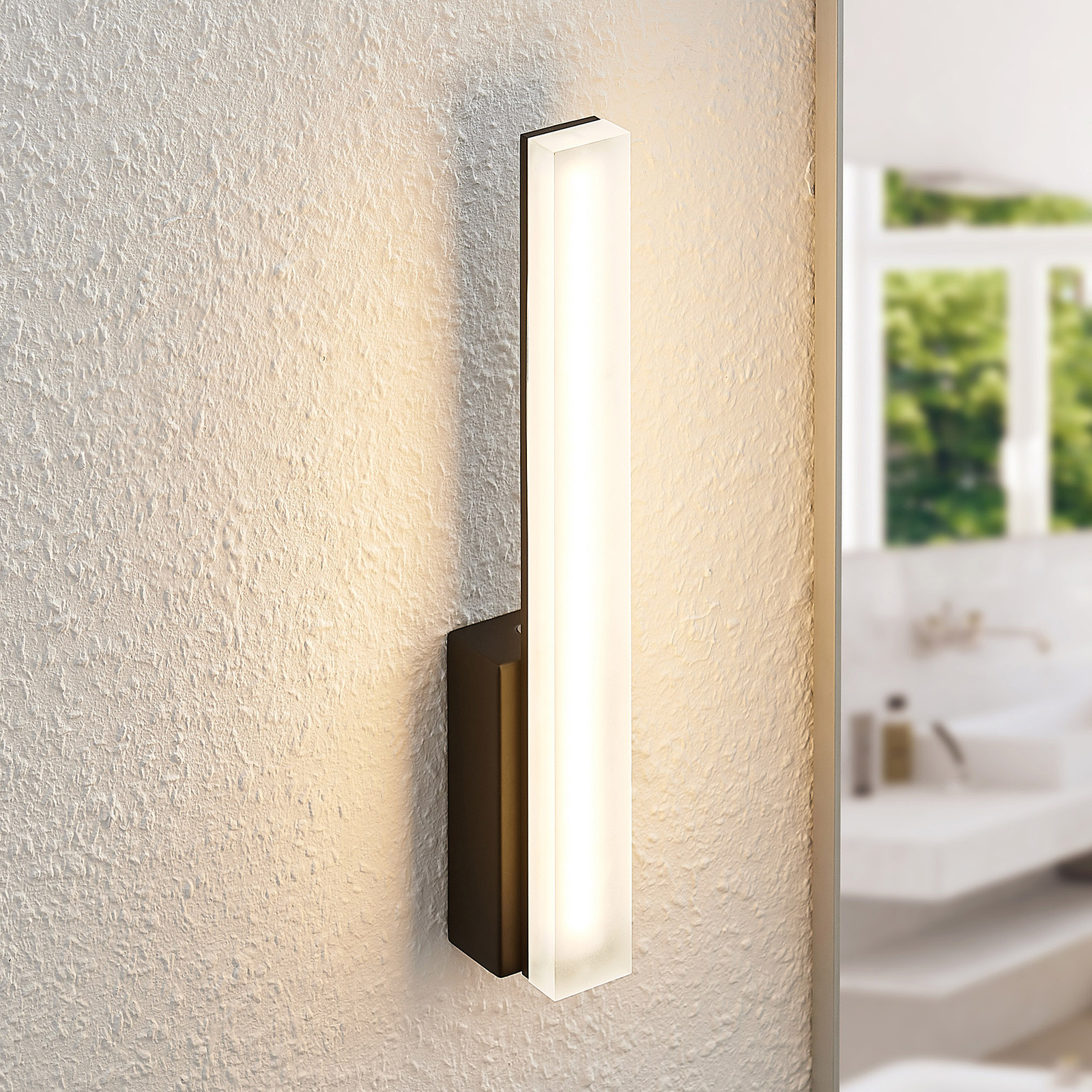 LUCANDE Lucande Lisana kinkiet LED, IP44, pionowy
