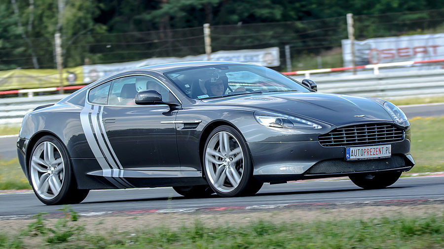 Jazda Aston Martin DB9 (13'') - kierowca - Tor Koszalin - 1 okrążenie JAM13KL1