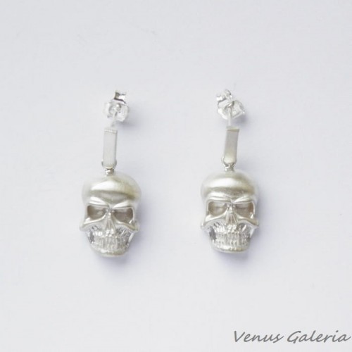 Kolczyki srebrne - Czaszki satynowe na sztyftach 1832