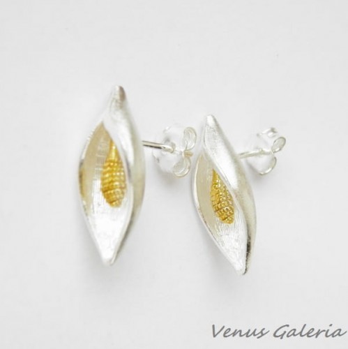 Kolczyki srebrne na sztyftach- Mała satynowa lilia 438