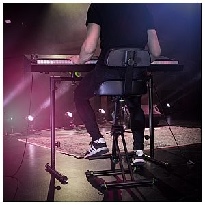 Gravity Stands FM SEAT1 BR - Stołek z regulacją wysokości z nogą i oparciem GFMSEAT1BR