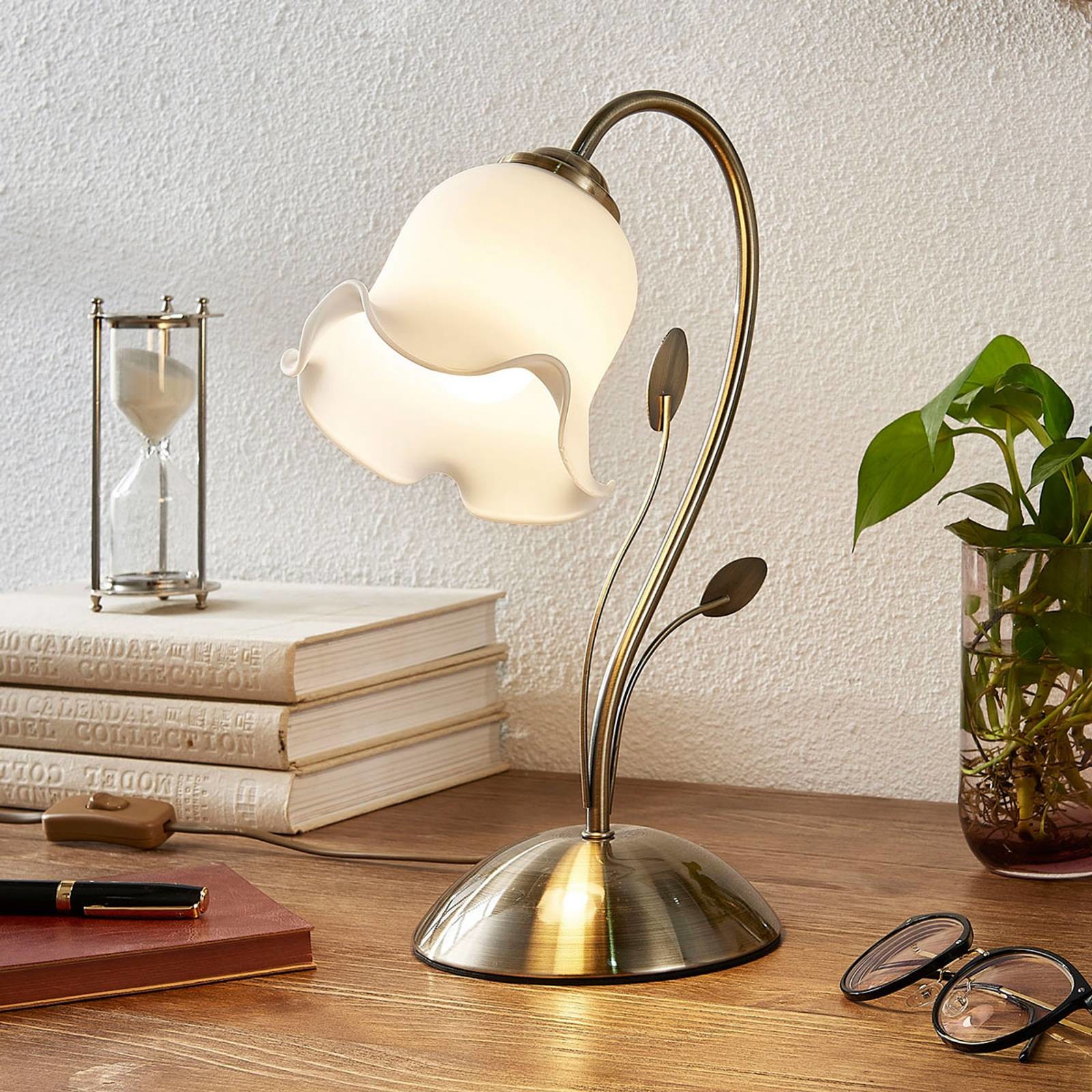 Lindby Kwiatowa lampa stołowa Matea
