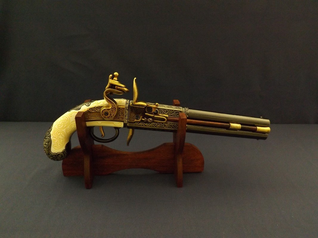 Denix SA REPLIKA ANGIELSKI PISTOLET z 1750r NA STOJAKU MODEL 1264+801 1264+801