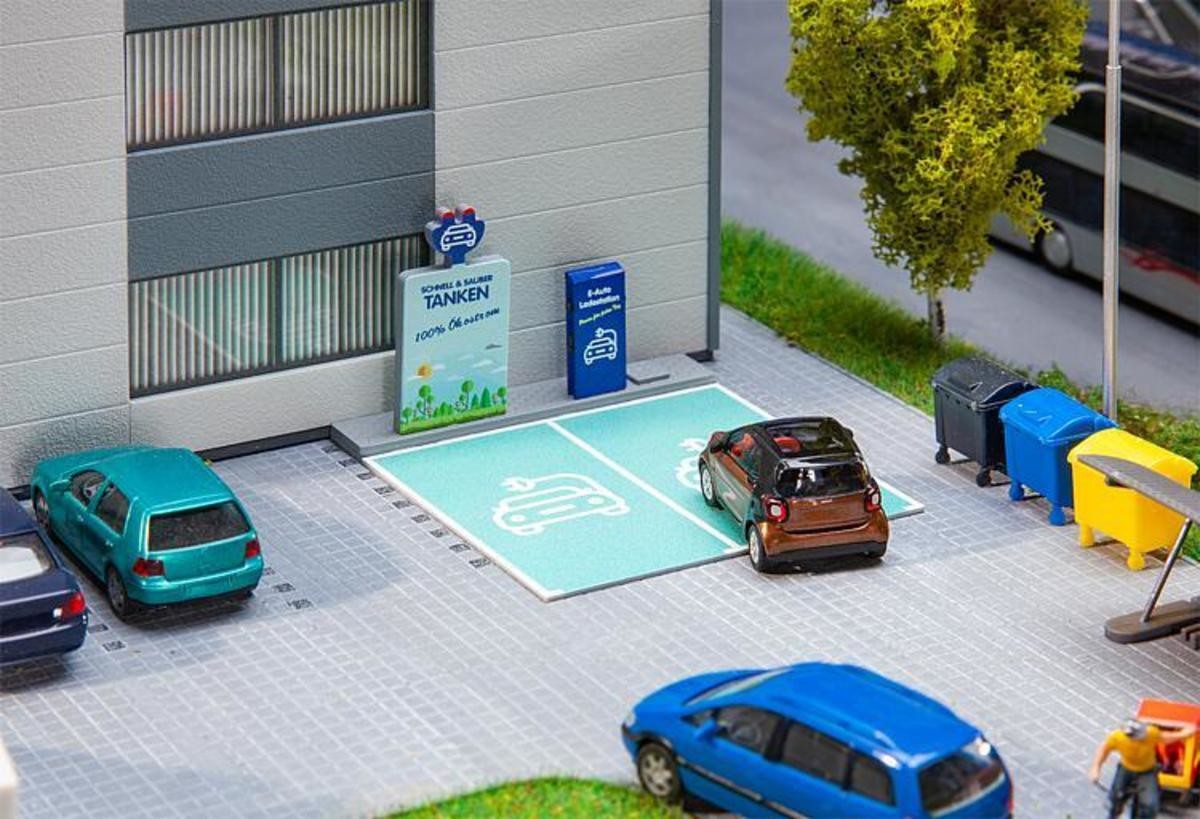 Faller Stacja ładująca dla pojazdów elektrycznych 180280