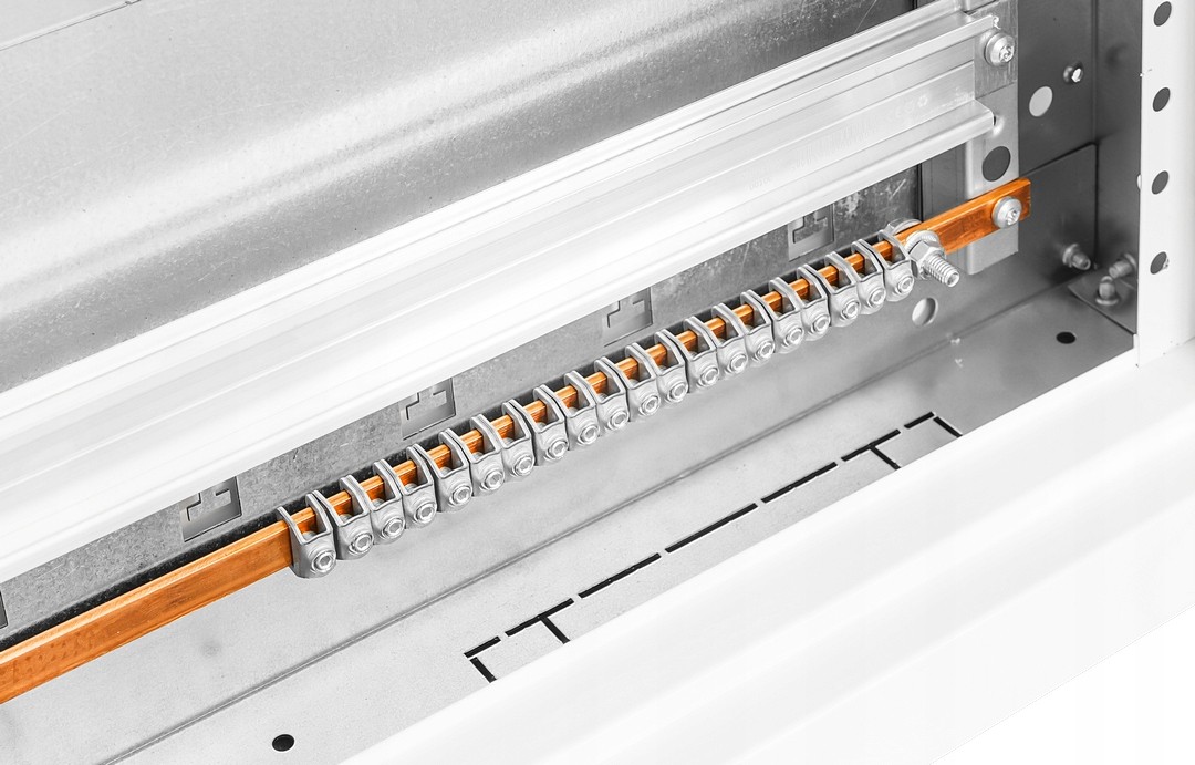 Szyna uziemiająca Pe, W600, 20x16mm + 1xM6