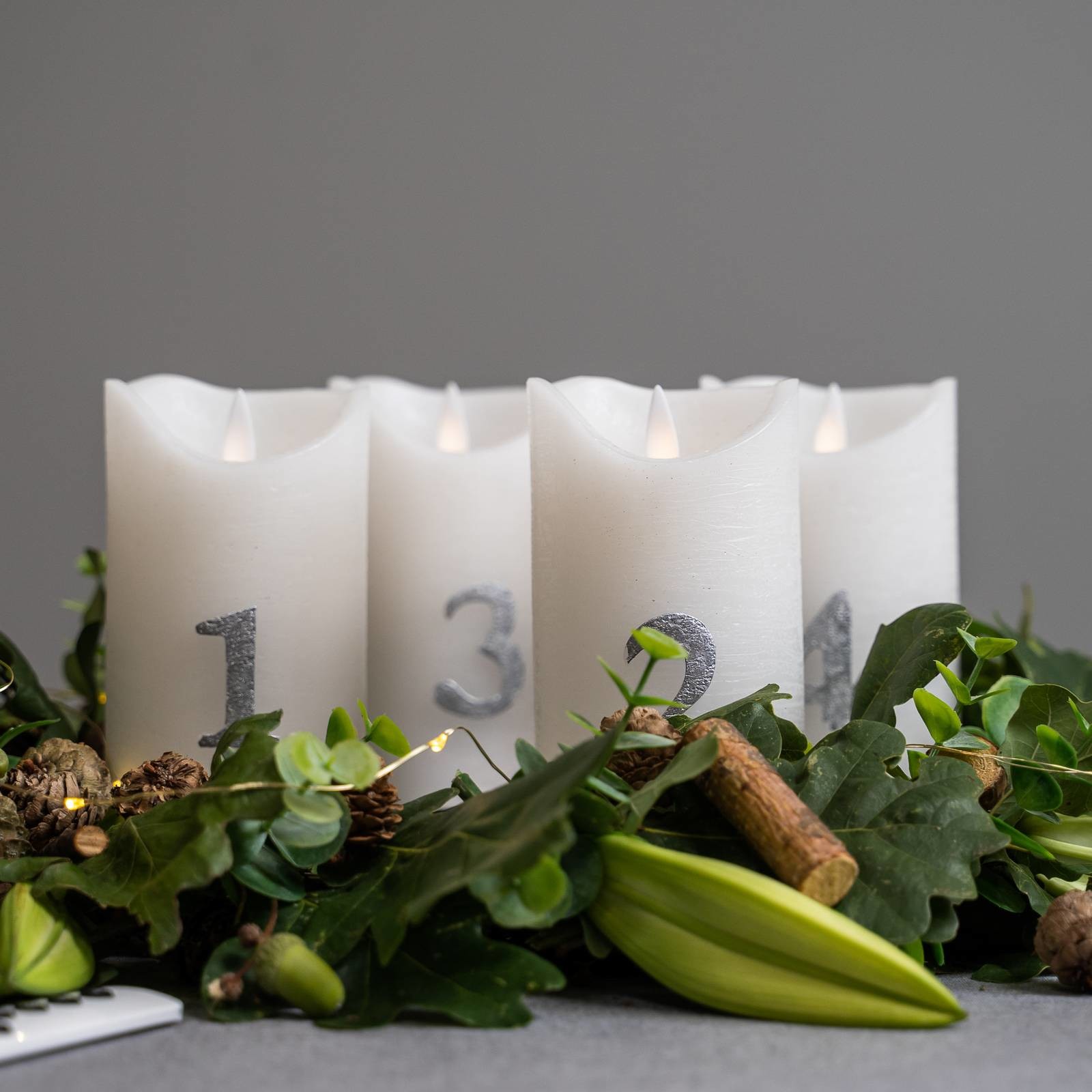 Sirius Świeca LED Sara Advent 4 szt. 12,5cm biała/srebrna