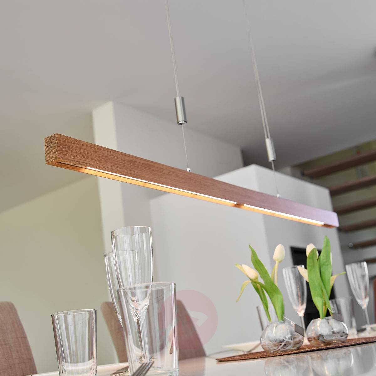 Lampenwelt.com Lampa wisząca LED Nora w formie belki, dąb, 118 cm