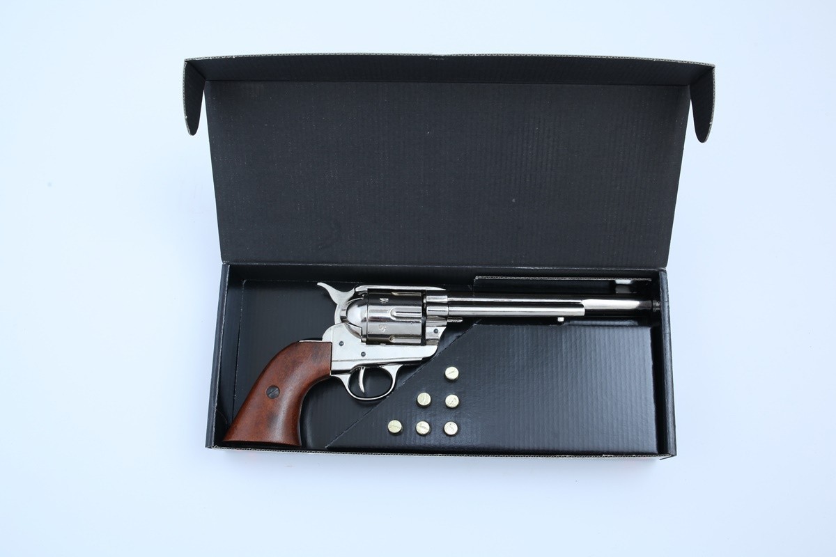 Denix SA REPLIKA REWOLWER KAWALERII USA lakierowanym pudełku MODEL 1-1191 NQ 1-1191 NQ