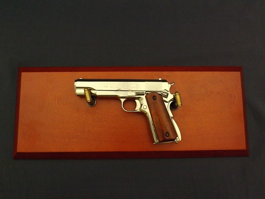 Denix SA REPLIKA PISTOLET AUTOMATYCZNY M1911A1.45 NA TABLO MODEL 6312+TM+35 6312+TM+35
