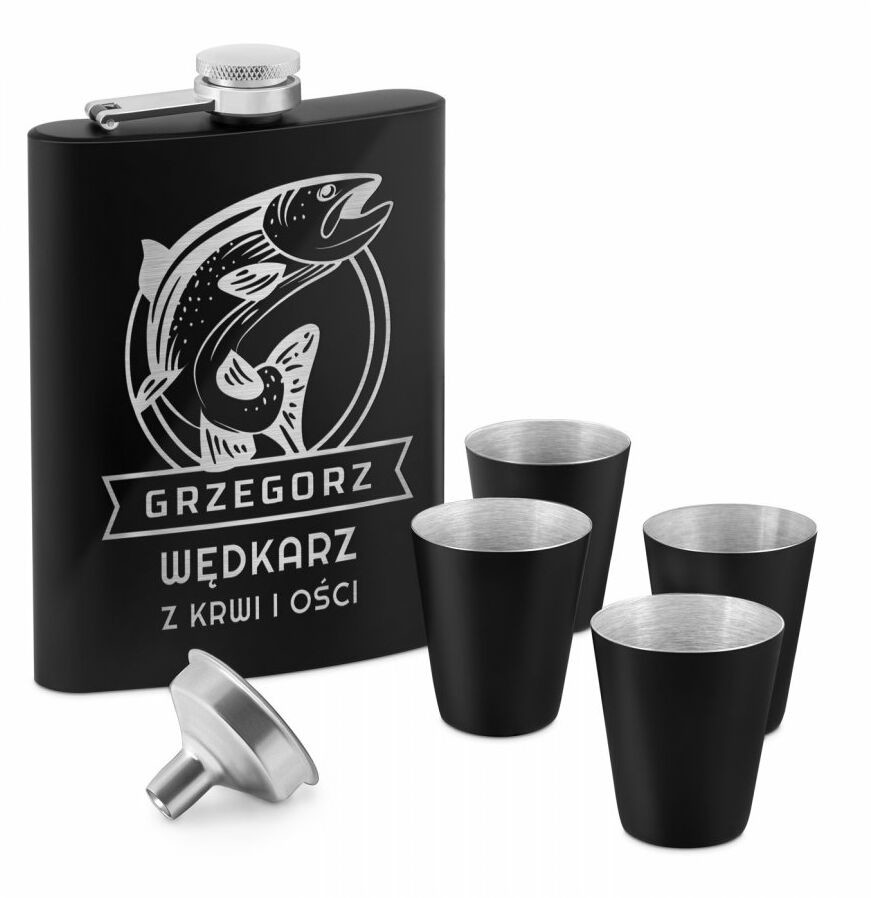 Murrano Piersiówka czarna z 4 kieliszkami i grawerem dla wędkarza PIER-BK-025