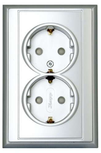 Kopp 927620086 Malta dwa poczwórne gniazdko elektryczne urządzenia w komplecie z ulepszoną ochroną przed dotykiem ze stykiem ochronnym (kinderschutzabdeckung), srebrny