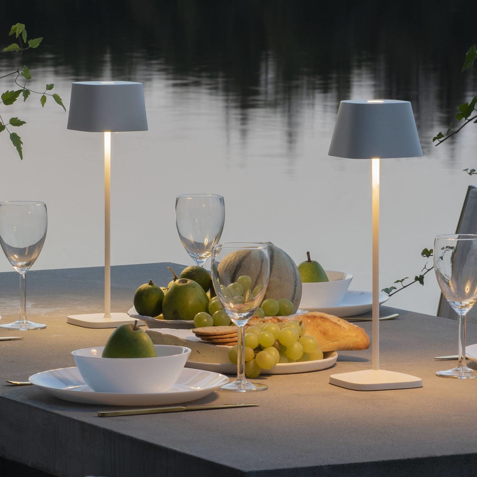 Konstsmide Lampa stołowa LED Capri zewnętrzna, biała