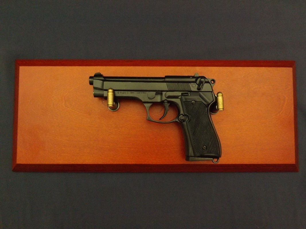 Denix SA REPLIKA BERETTA 92 z 1975r NA TABLO MODEL 1254+TM+35 1254+TM+35