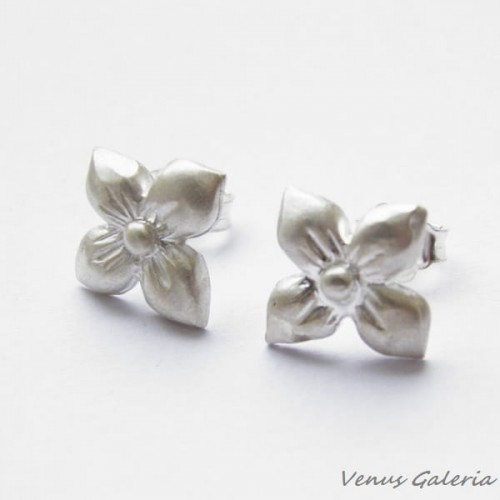 Kolczyki srebrne - Kwiat gotycki mały sztyft biały 1850