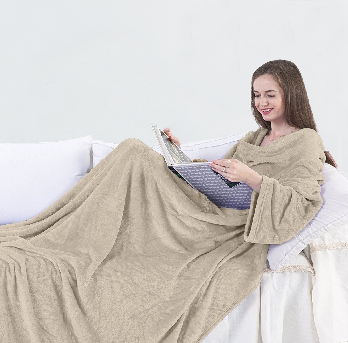 DecoKing DecoKing  Koc z rękawami Cappuccino LAZY 150x180 cm