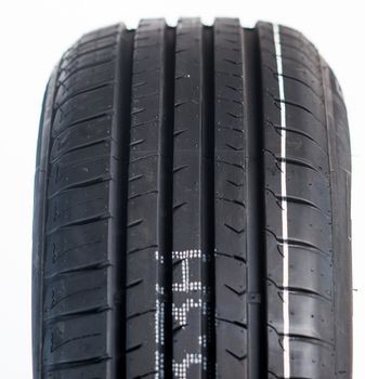 Firemax FM601 235/45R18 98W