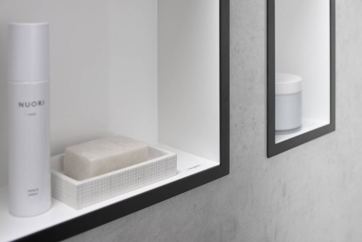 Hansgrohe XtraStoris Individual Wnęka ścienna 30x30 cm biały mat/czarny mat 56099670