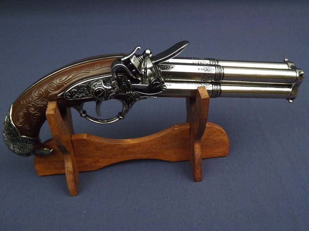 Denix SA REPLIKA TRZY LUFOWY PISTOLET NA STOJAKU MODEL 1307+801 1307+801