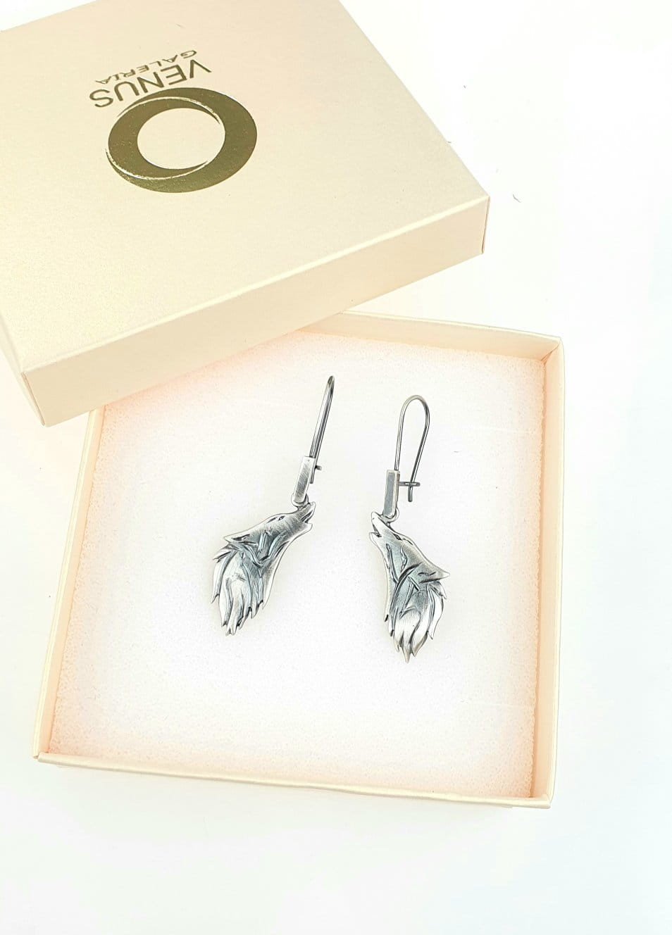 Venus Galeria Wilki - kolczyki srebrne średnie na biglu