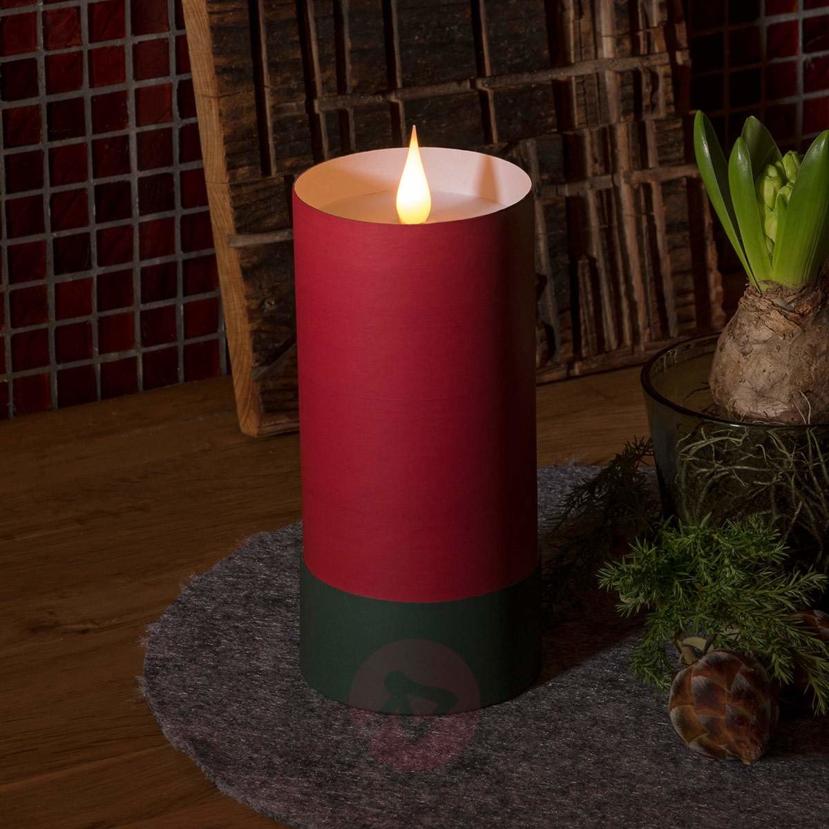 Konstmide Świeca LED w cylindrze, płomień 3D, czerwony