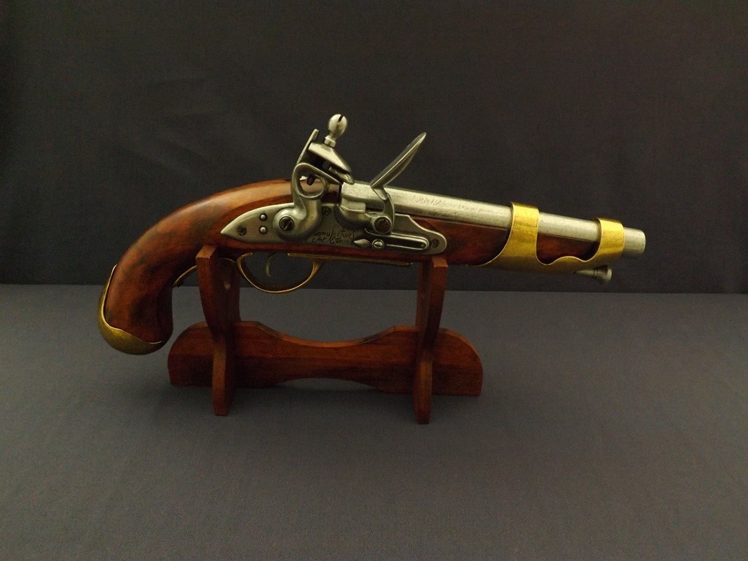 Denix SA REPLIKA KAWALERYJSKI PISTOLET FRANCUSKI NA STOJAKU MODEL 1011+801 1011+801
